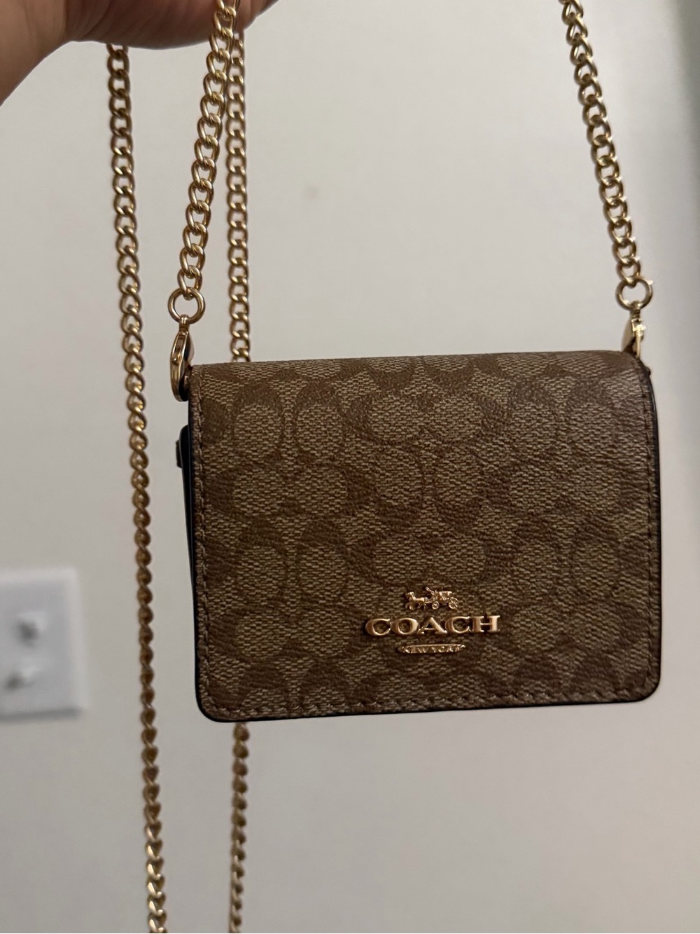 Coach Wallet on a Chain in Signature Canvas - Picture 2 of 9